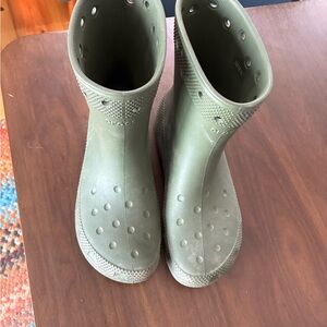 CROCS men’s Olive Green Lightweight Rain Boots. Only worn a few times